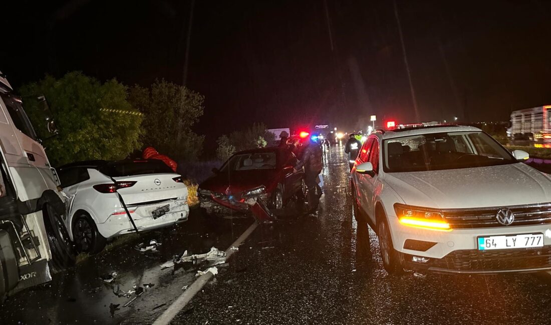 Uşak-İzmir karayolunda meydana gelen ve 7 aracın karıştığı zincirleme trafik