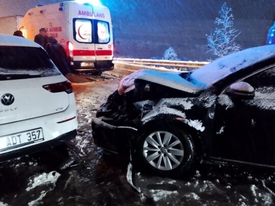 Afyonkarahisar’da etkisini artıran soğuk hava ve kar yağışı, Karahisar Tüneli