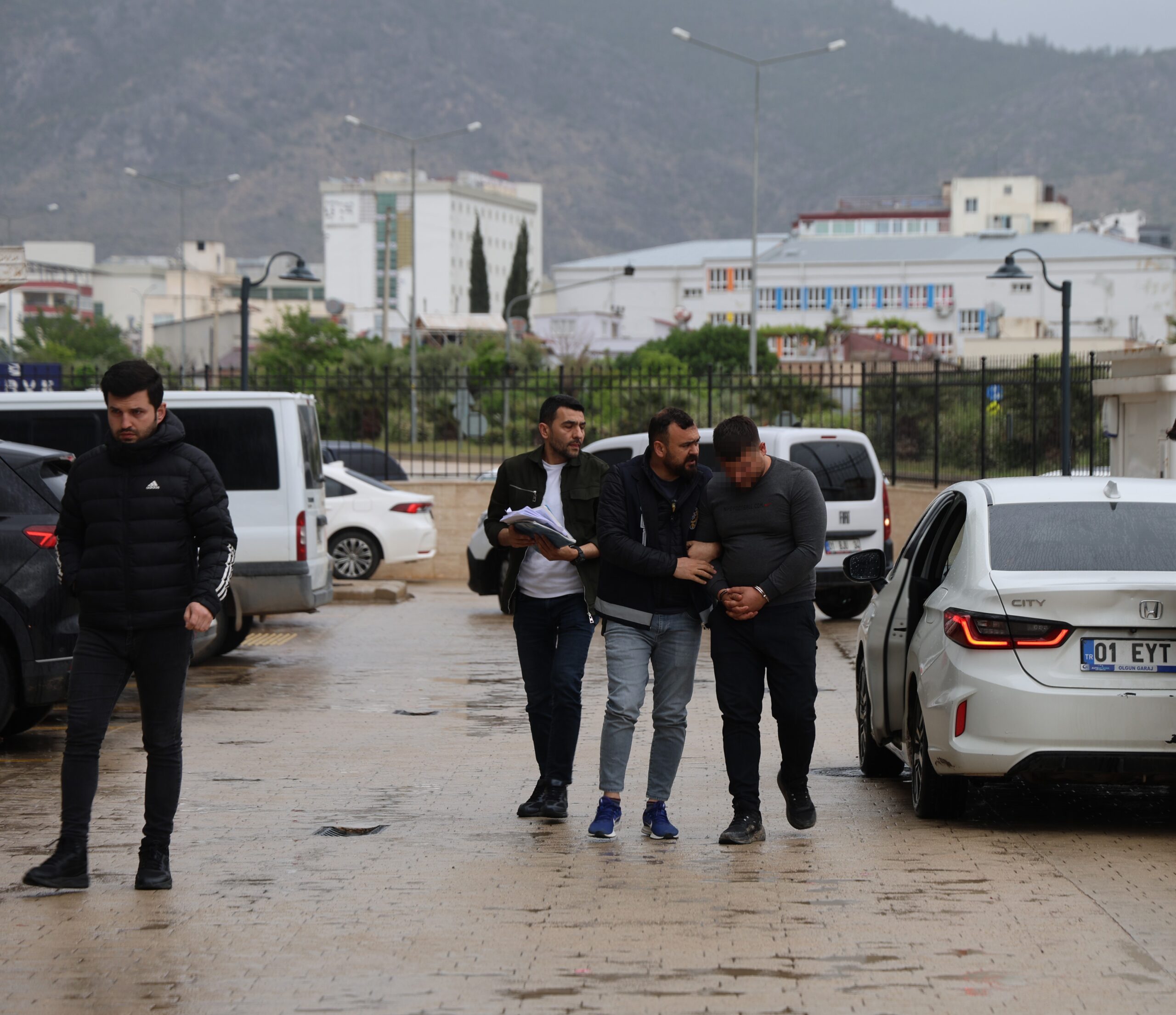 Adana'nın Kozan ilçesinde dün akşam saatlerinde meydana gelen korkunç cinayetin