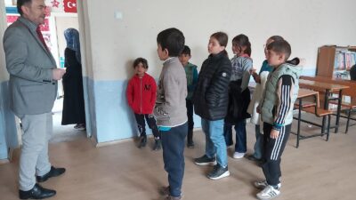 Afyonkarahisar’ın Emirdağ ilçesinde, yeni dönem kayıt süreci öncesinde öğrencilere yönelik