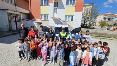 Afyonkarahisar’ın Şuhut ilçesinde Trafik Haftası kapsamında düzenlenen etkinliklerle, geleceğin sürücüleri
