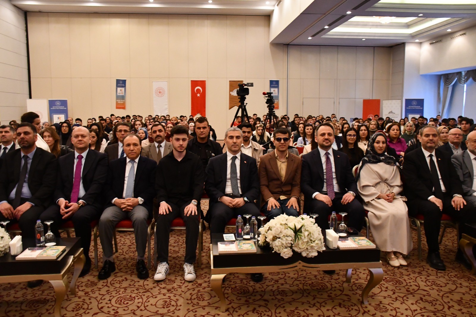 Afyonkarahisar’da üniversite yurtlarında kalan öğrencilerin sosyal gelişimine katkı sağlamak amacıyla