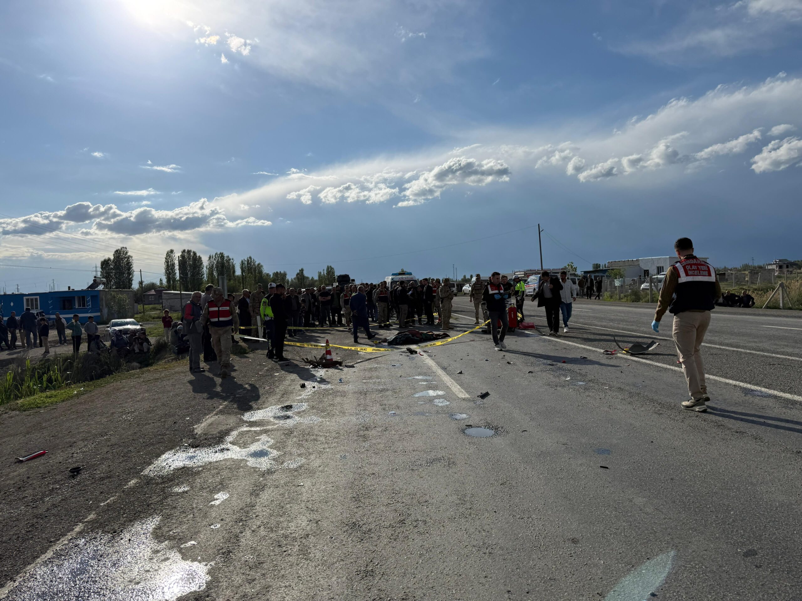 Iğdır’ın Aralık ilçesine bağlı Hasanhan köyünde, otomobilin çarptığı motosiklet sürücüsü