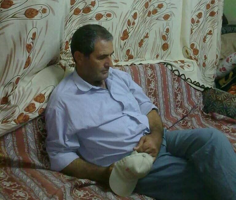 Manisa’nın Selendi ilçesinde tarım arazisinde traktörüyle çalışan bir mahalle muhtarı,