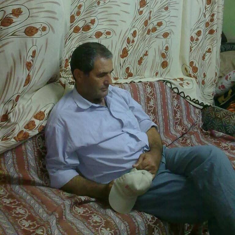 Manisa’nın Selendi ilçesinde tarım arazisinde traktörüyle çalışan bir mahalle muhtarı,