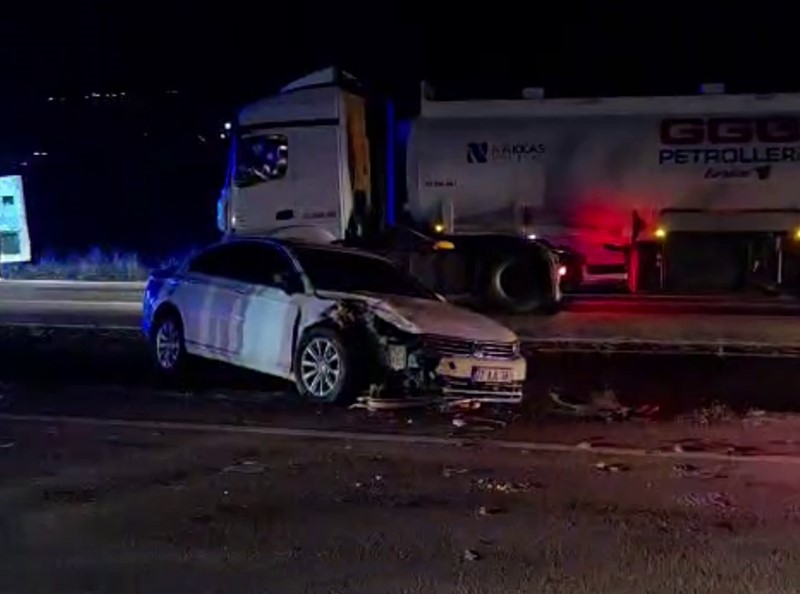Osmaniye’nin Bahçe ilçesinde gece saatlerinde bir tanker ile iki otomobilin