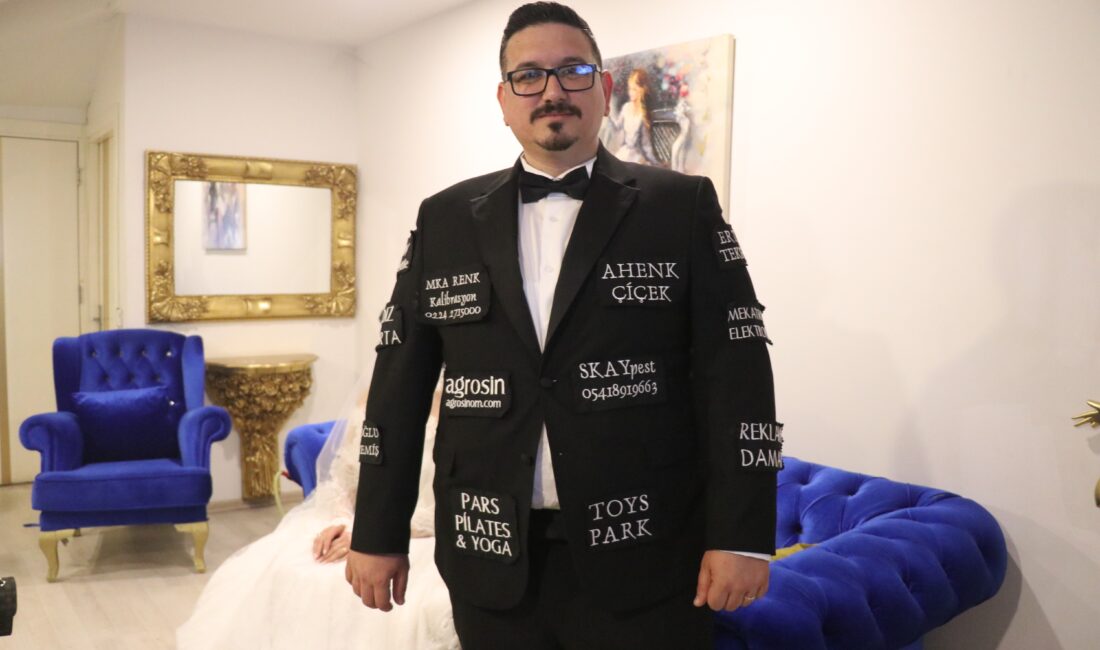 Denizli’de dünyaevine giren genç bir damat, son dönemde artan düğün