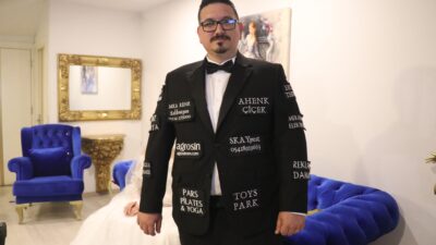 Denizli’de dünyaevine giren genç bir damat, son dönemde artan düğün