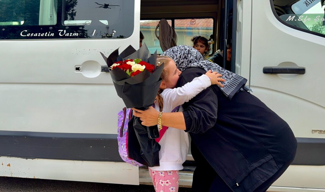 Afyonkarahisar’ın Bolvadin ilçesinde on beş yıldır öğrenci servisi şoförlüğü yapan