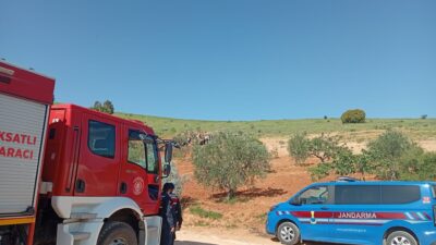Gaziantep'in Nizip ilçesinde fıstık tarlasını sürdüğü esnada traktörün devrilmesi sonucu