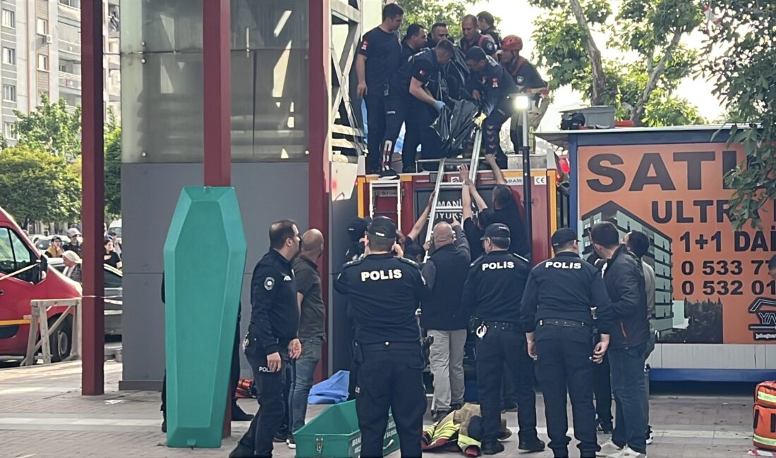 Manisa'nın Yunusemre ilçesinde yaya üst geçidinin asansöründe sıkışan 24 yaşındaki