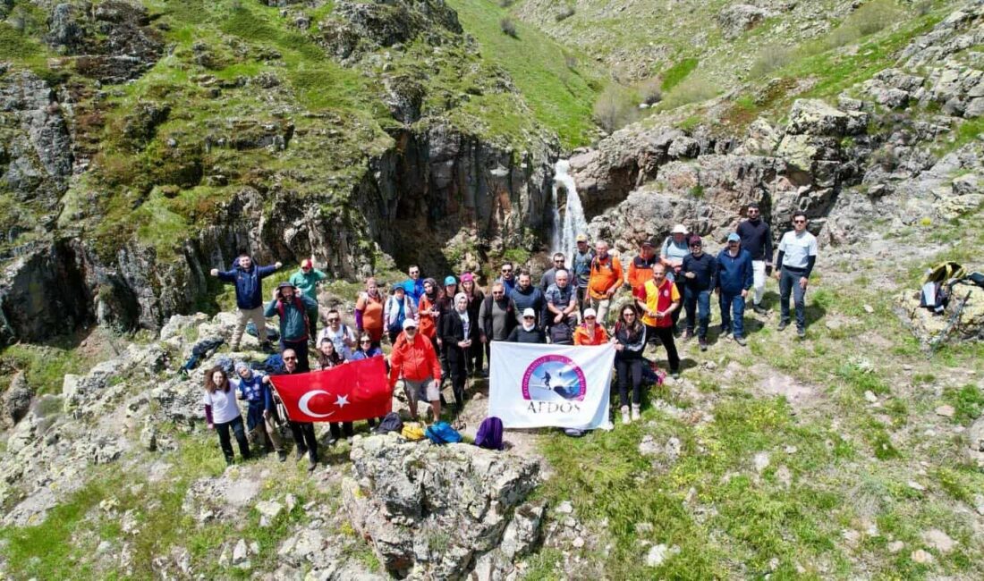 Afyonkarahisar Doğa Sporları Derneği (AFDOS) üyeleri, Şuhut ilçesindeki tarihi ve