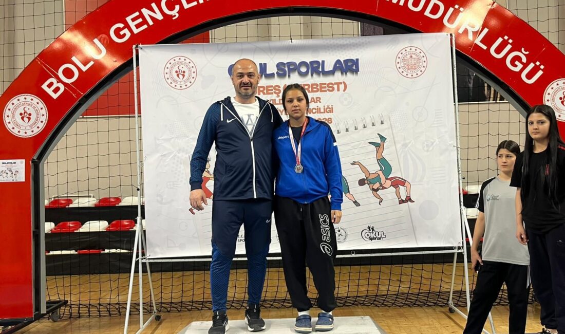 Bolu ev sahipliğinde düzenlenen Okul Sporları Serbest Güreş Yıldız Kızlar