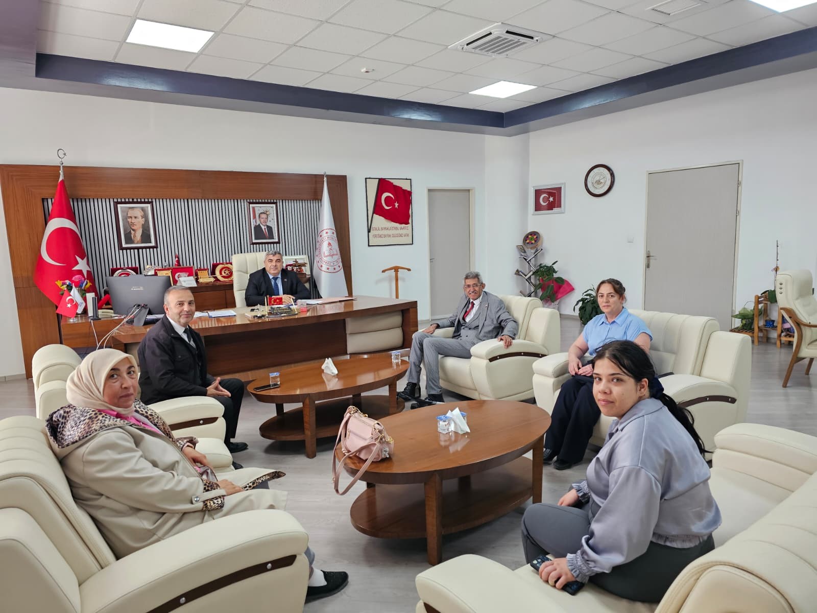 Afyonkarahisar’da Engelliler Haftası kapsamında gerçekleştirilen anlamlı bir ziyaret, eğitimde engel