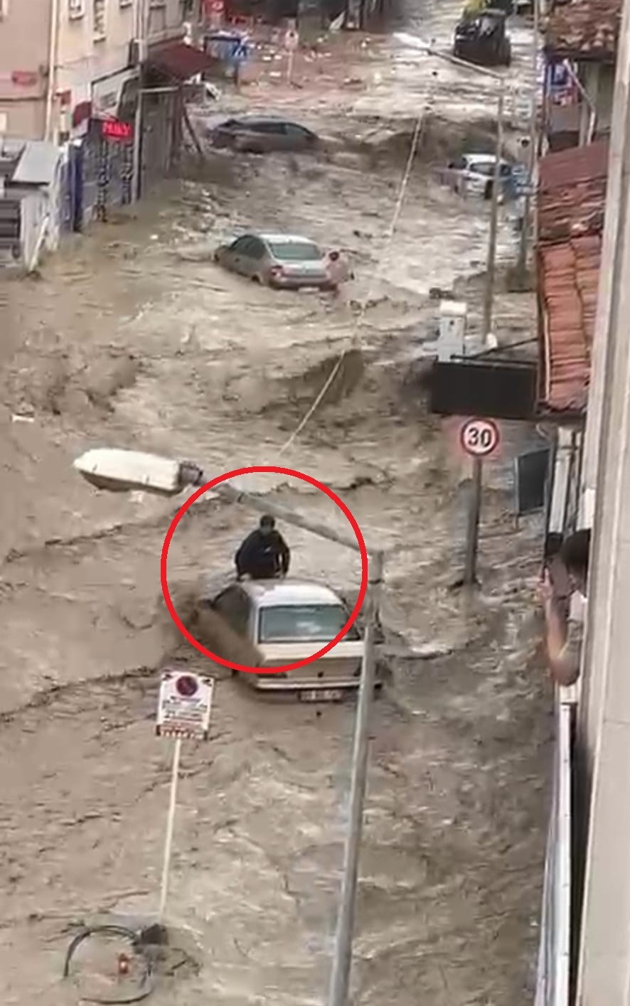 Samsun’un Havza ilçesinde aniden bastıran kuvvetli sağanak yağış sonrasında meydana
