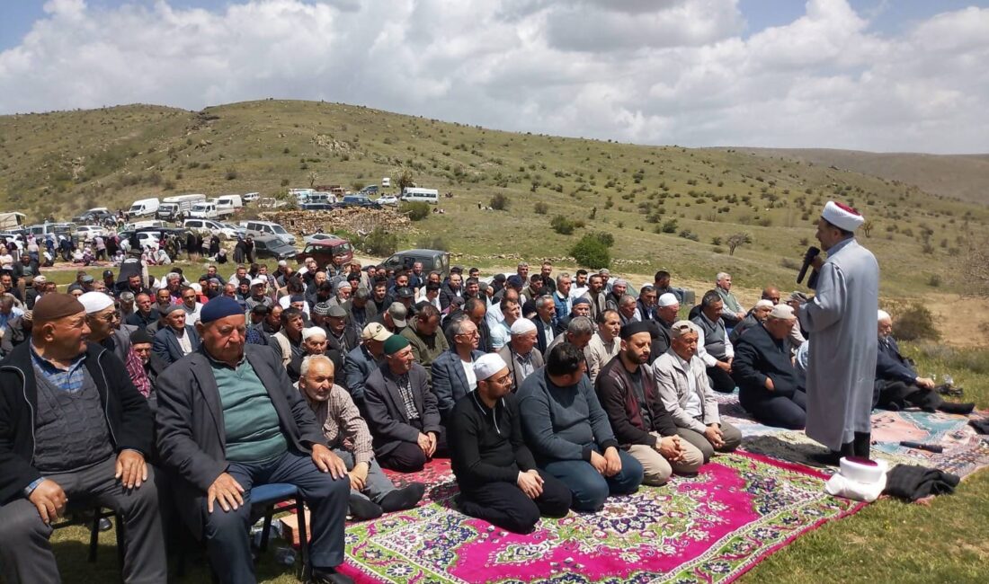 Afyonkarahisar’ın Şuhut ilçesine bağlı Çakırözü köyünde, geleneksel hale gelen şükür