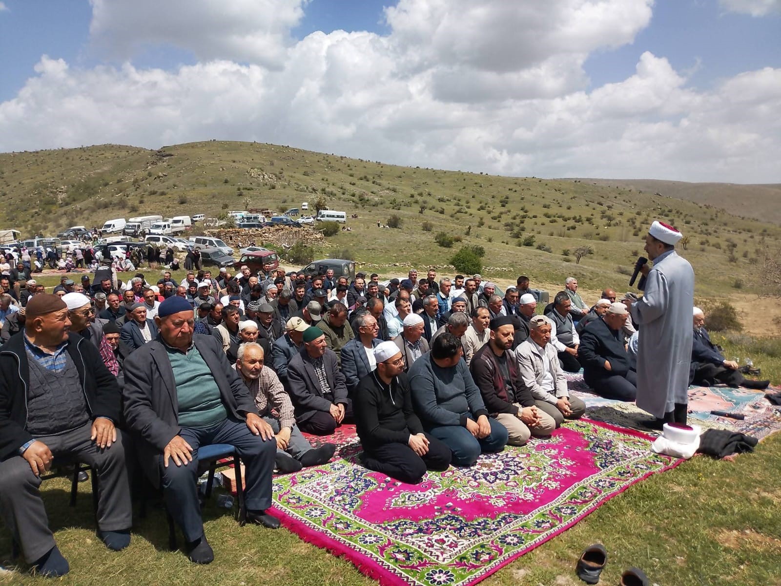 Afyonkarahisar’ın Şuhut ilçesine bağlı Çakırözü köyünde, geleneksel hale gelen şükür