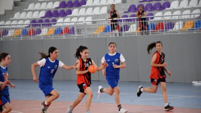 Afyonkarahisar’da genç yeteneklerin sahne aldığı "Kulüpler Hentbol Minik Kızlar İl