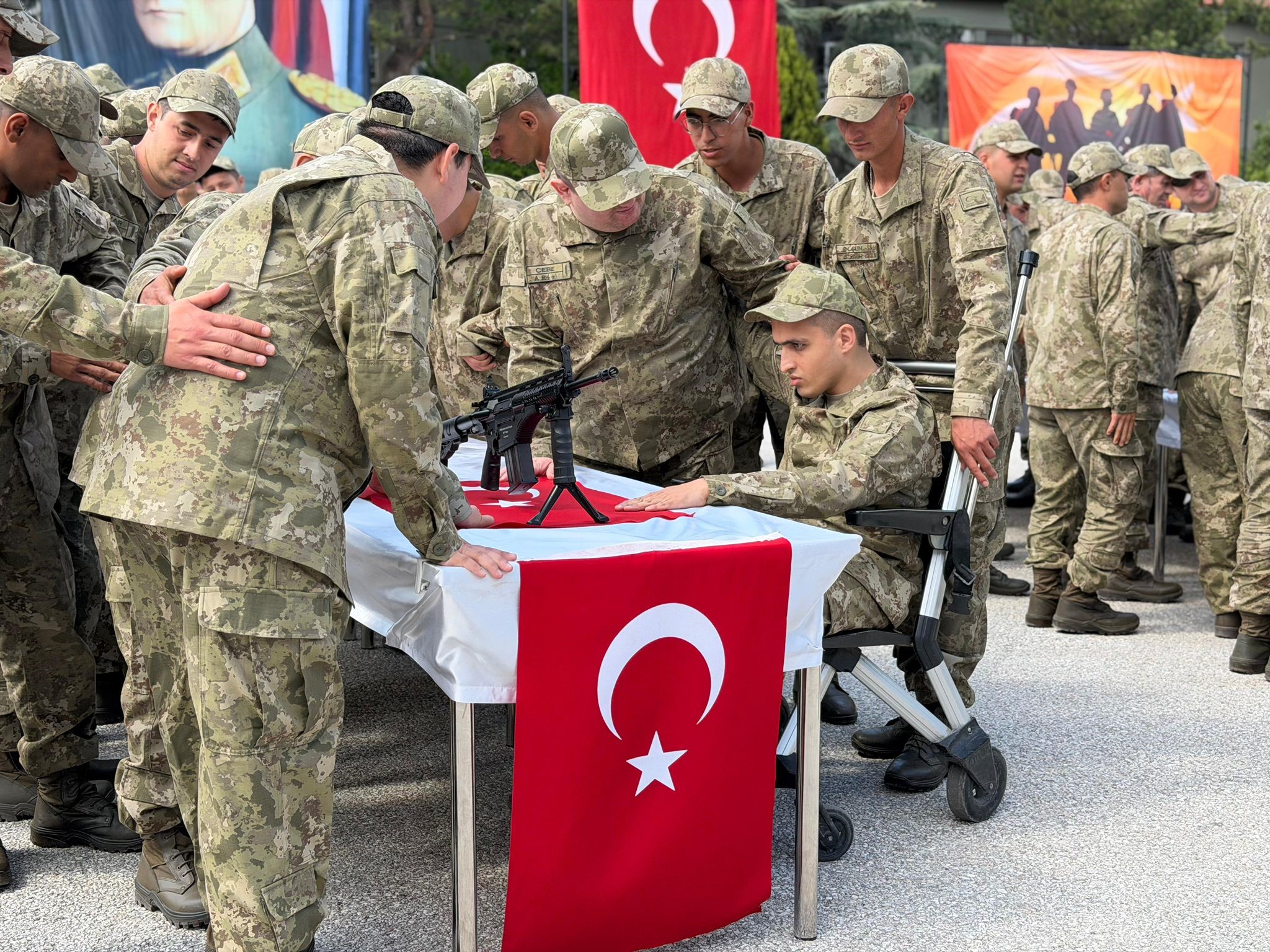 Afyonkarahisar’da Engelliler Haftası kapsamında düzenlenen anlamlı etkinlikte, engelli bireyler bir