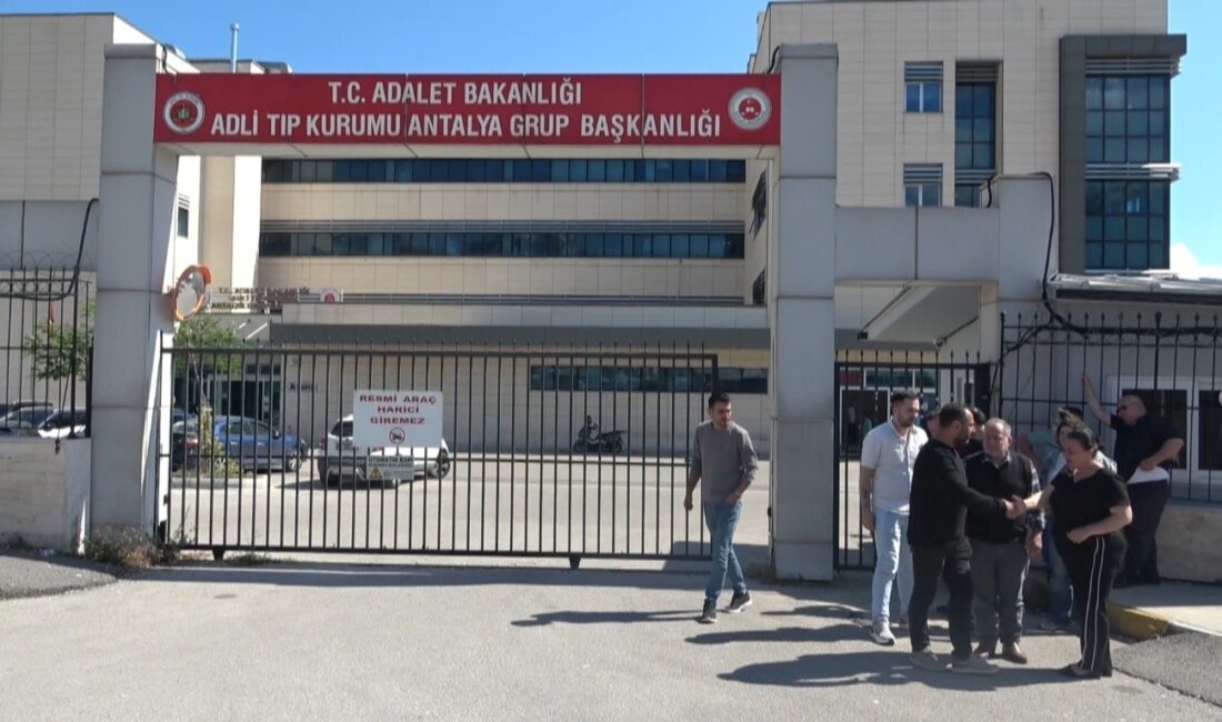 Antalya'da miras kalan arazinin satışı için buluştuğu dayısı tarafından noter