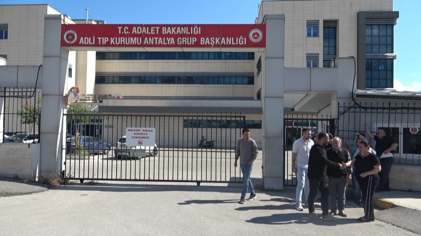 Antalya'da miras kalan arazinin satışı için buluştuğu dayısı tarafından noter