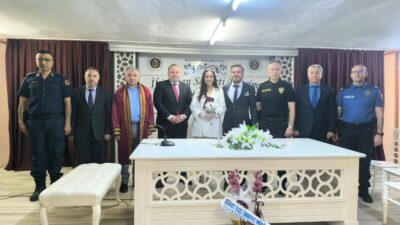 Afyonkarahisar'da görev yapan iki polis memuru, hayatlarını birleştirdikleri nikah törenine