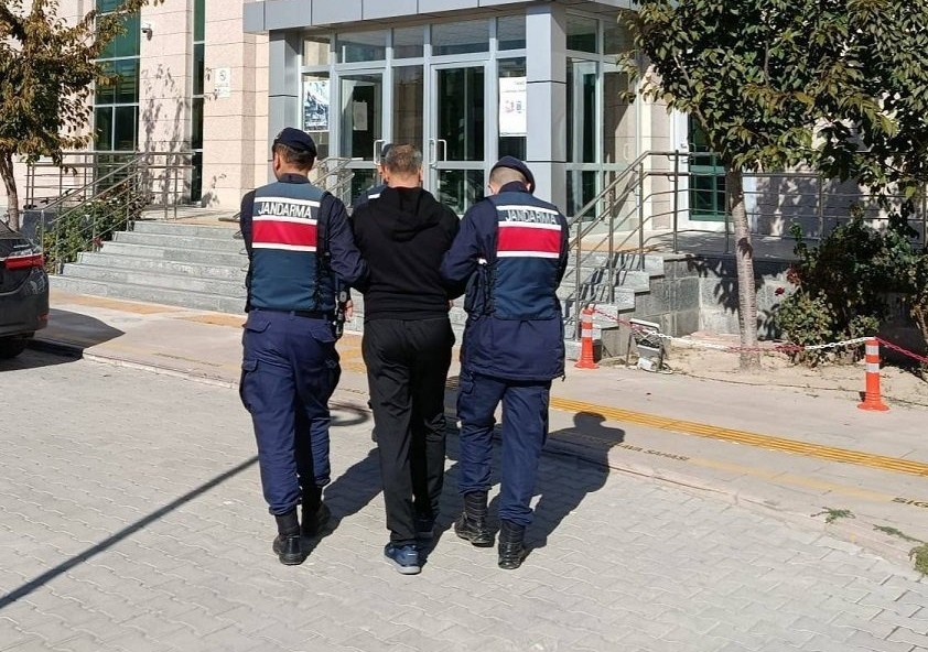 Konya’nın Çumra ilçesinde gece yarısı bir eve düzenlenen ve bir