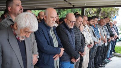 Kayseri’nin Yahyalı ilçesinde otomobil ile hafif ticari aracın çarpışması sonucu