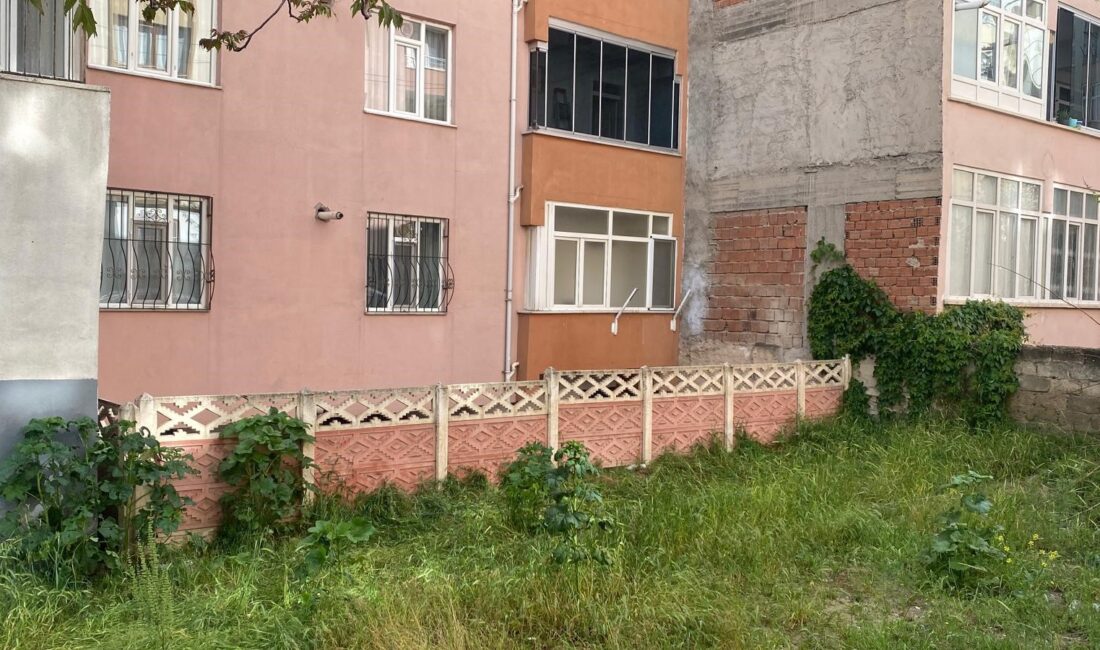 Elazığ’da 5 katlı bir binanın son katındaki balkondan şüpheli bir
