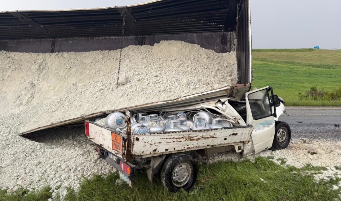 Afyonkarahisar’da kontrolden çıkan kum yüklü bir tırın, seyir halindeki mutfak