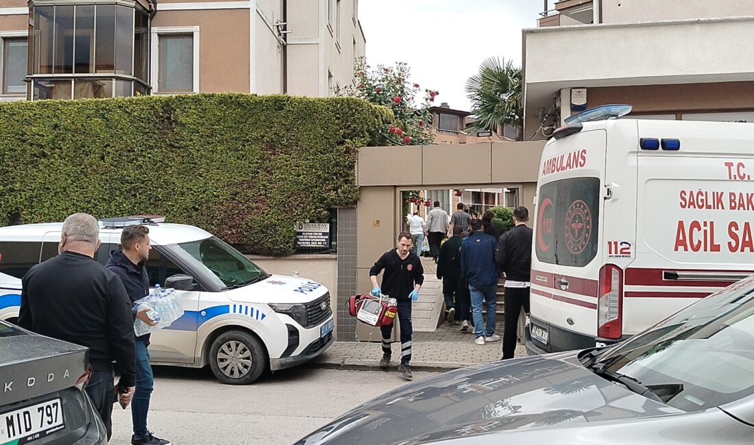Kocaeli’nin İzmit ilçesinde, alacak verecek meselesi yüzünden çıkan tartışmada kan