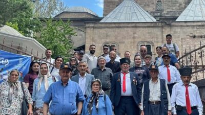 İzmir’in Bayındır ilçesinde yaşayan kahraman gaziler ve aileleri, düzenlenen özel