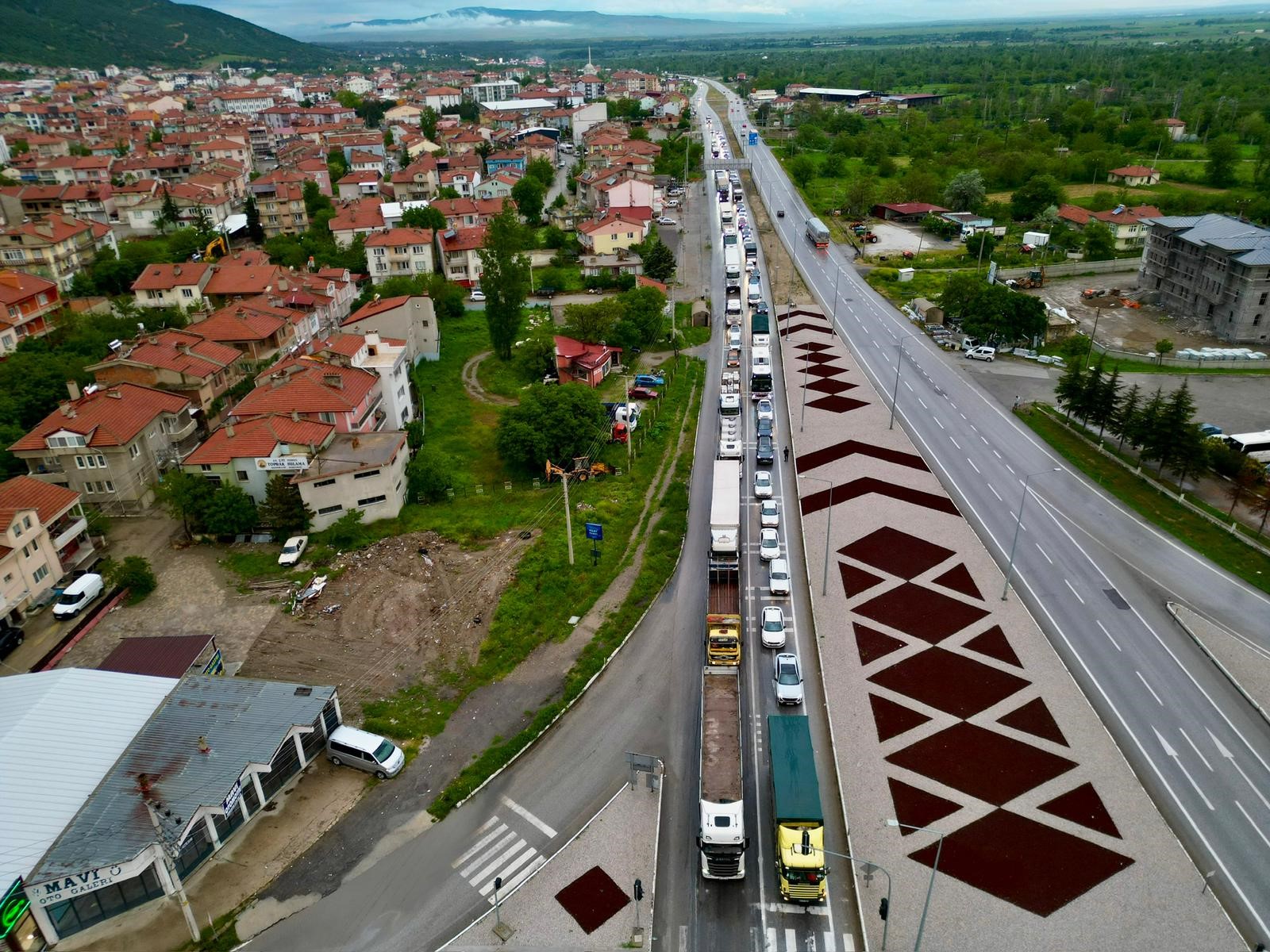 Yaklaşan Kurban Bayramı tatilini fırsat bilerek memleketlerine ya da tatil