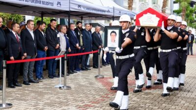 Mersin Emniyet Müdürlüğü kadrosunda görevli Komiser Ferit Arslan (54), evinde