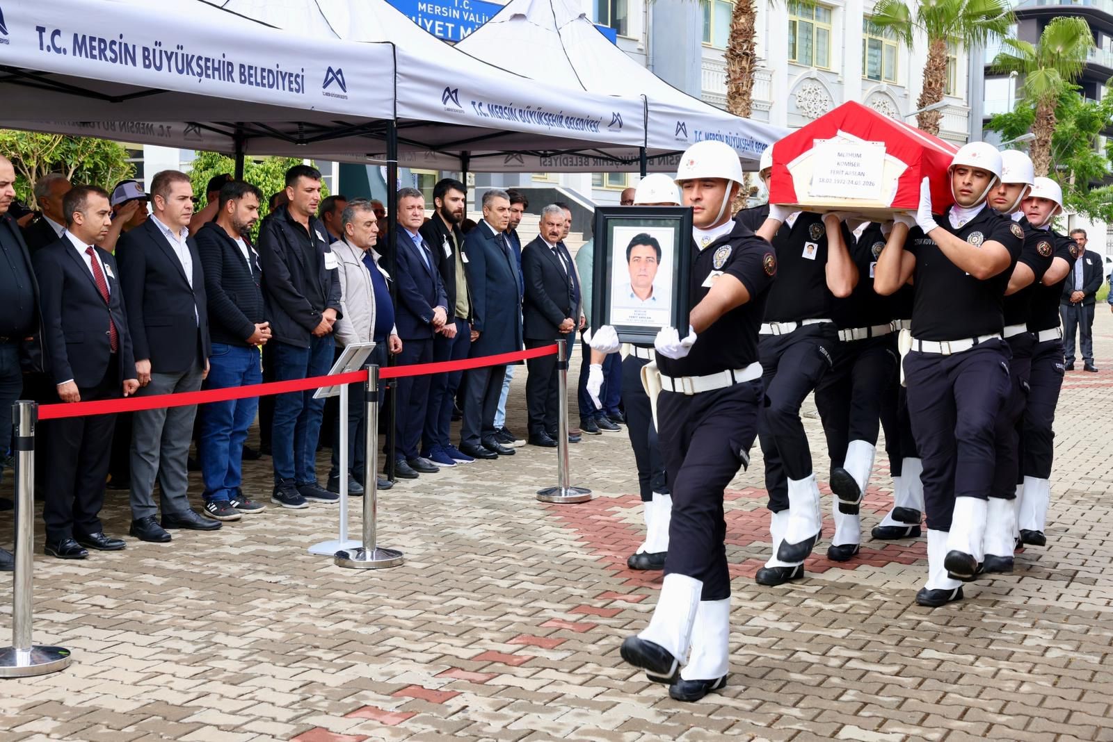 Mersin Emniyet Müdürlüğü kadrosunda görevli Komiser Ferit Arslan (54), evinde