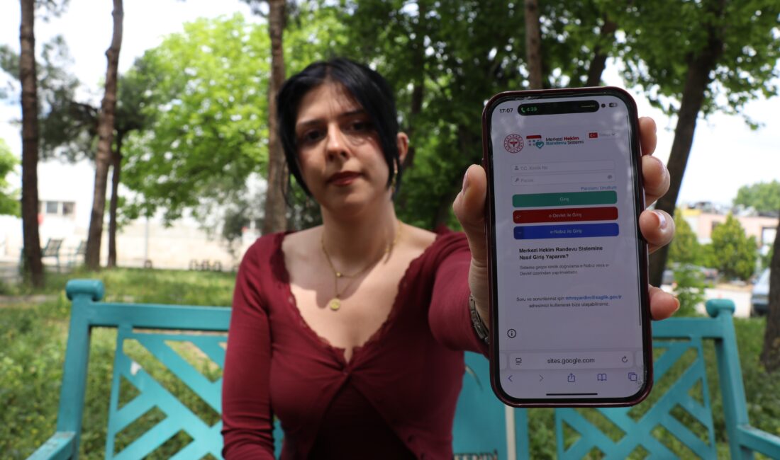 Denizli'de yaşayan 27 yaşındaki Zeliha İrem Karaman, internet üzerinden hastane