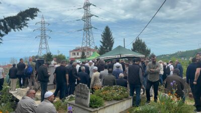 Giresun'da kırmızı ışıkta bekleyen otomobillerine demir yüklü tırın arkadan çarpması