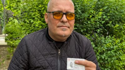 Eskişehir'de yaşayan kırk beş yaşındaki Yasin Kurt, temizlik kimyasallarıyla sildiği