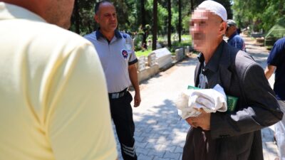 Adana'da Kurban Bayramı arifesinde Asri Mezarlık'ta vatandaşların dini duygularını istismar