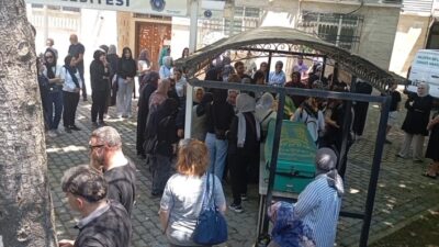 Bursa’nın Nilüfer ilçesinde yaklaşan Kurban Bayramı öncesi evinde temizlik yapan