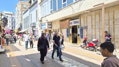 Eskişehir’de ailesiyle birlikte gittiği hamamda henüz belirlenemeyen bir nedenle fenalaşan