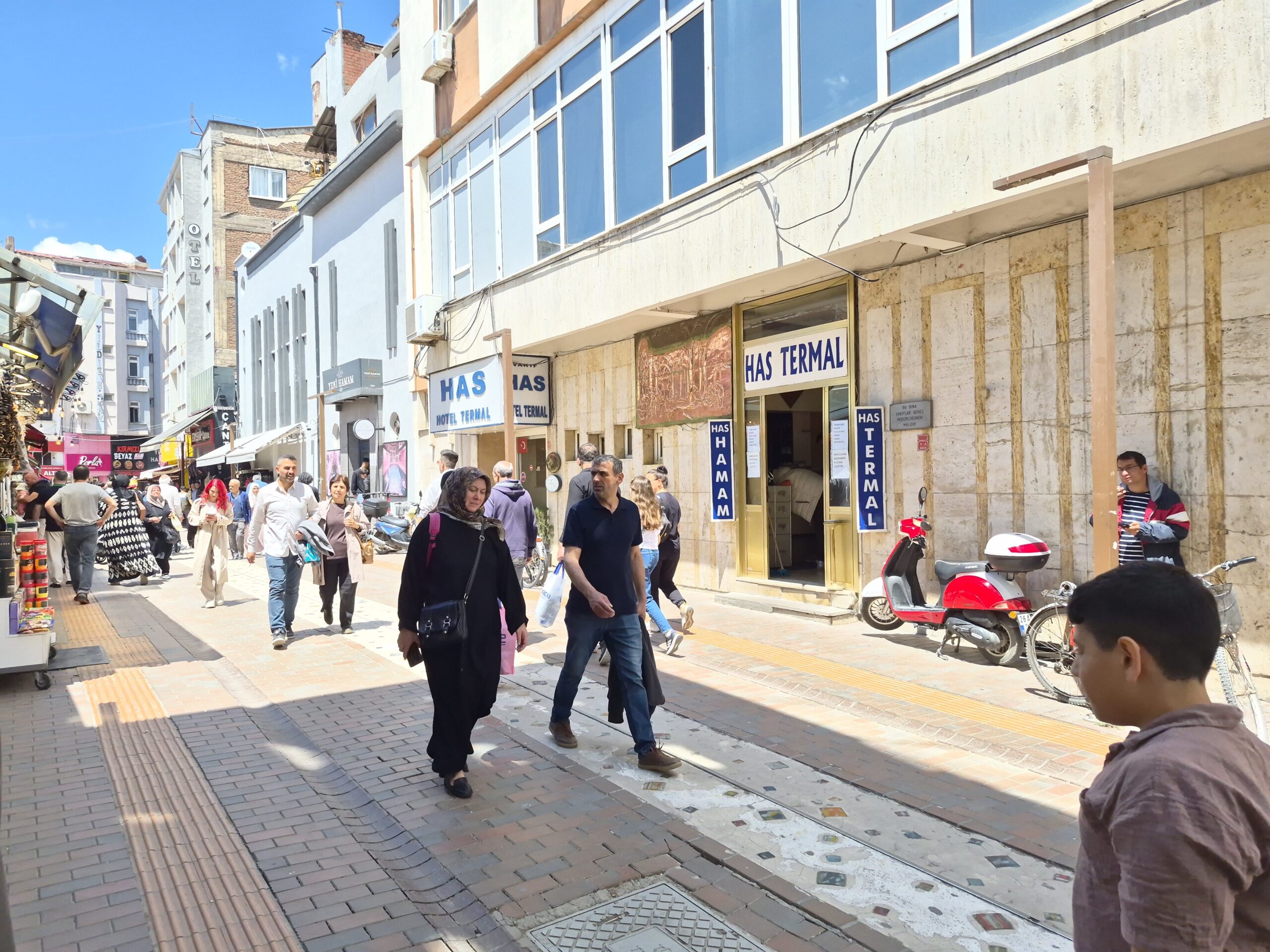 Eskişehir’de ailesiyle birlikte gittiği hamamda henüz belirlenemeyen bir nedenle fenalaşan