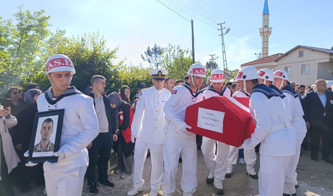 İzmir'de vatani görevini ifa ettiği sırada aniden rahatsızlanarak kaldırıldığı hastanede
