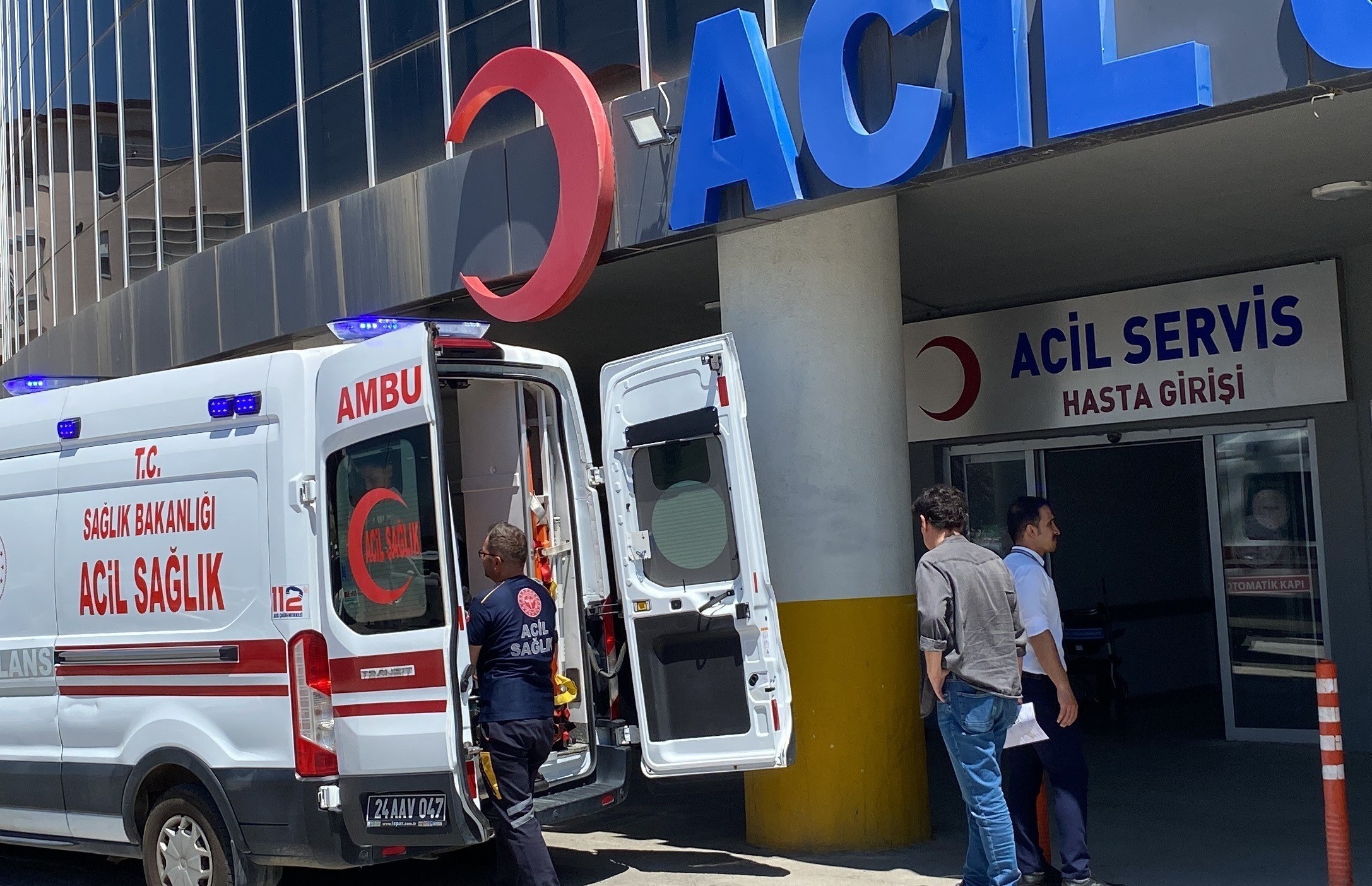 Erzincan’da Kurban Bayramı’nın ilk gününde, bayram namazının ardından kurbanlıklarını kesmeye