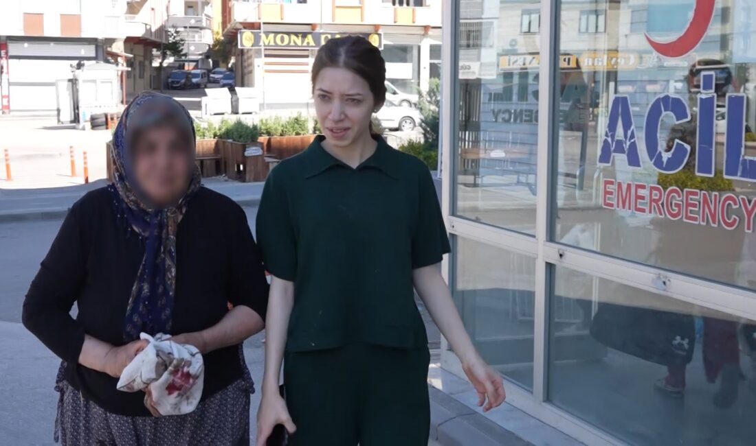 Gaziantep'te Kurban Bayramı'nın ilk gününde, bayram namazının ardından kurban kesmeye