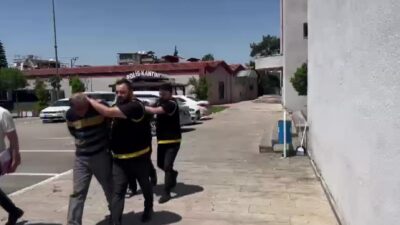 Adana'da seyir halindeki bir kamyonetin kasasına tırmanarak yaklaşık 40 kilogram