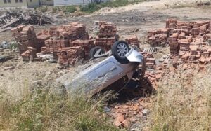 Hatay’ın Reyhanlı ilçesinde sollama yaptığı esnada motosiklete çarpan otomobil takla