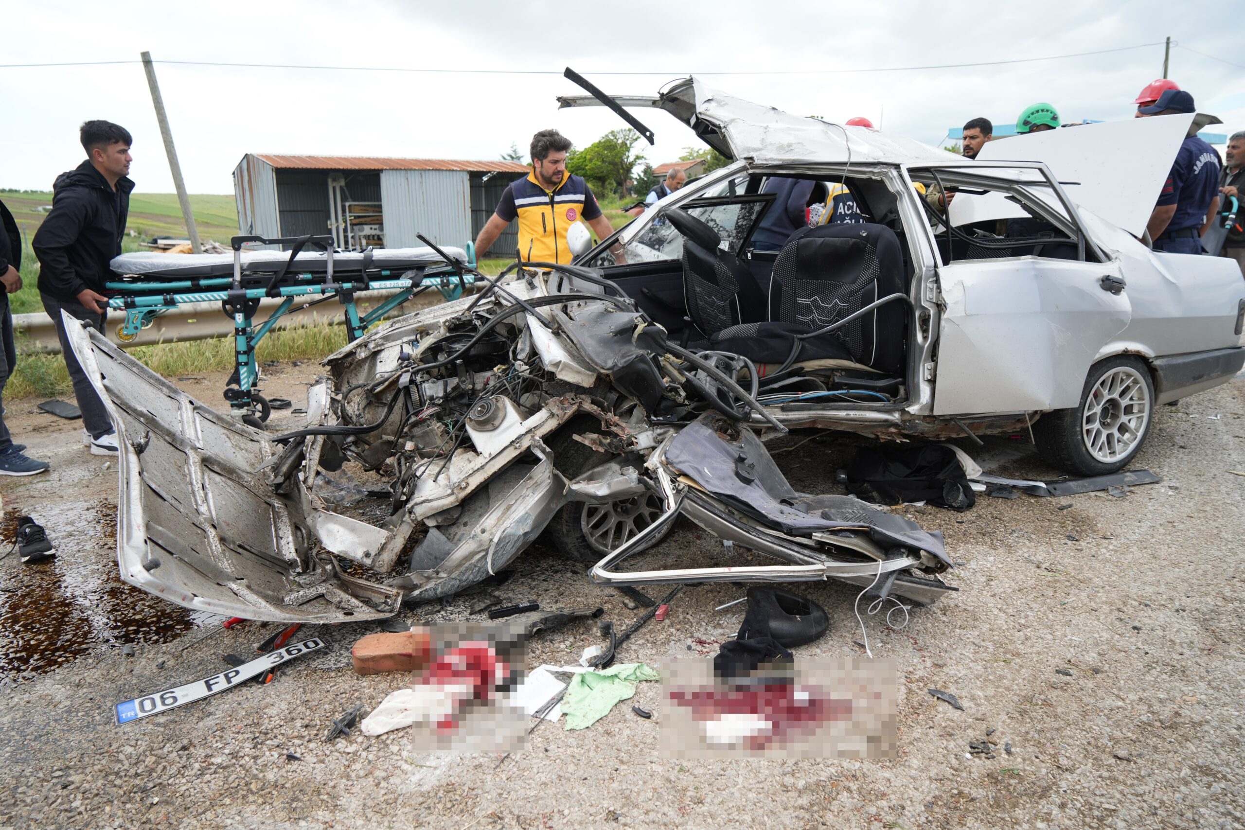 Kırıkkale'de iki otomobilin çarpışması neticesinde meydana gelen trafik kazasında ilk