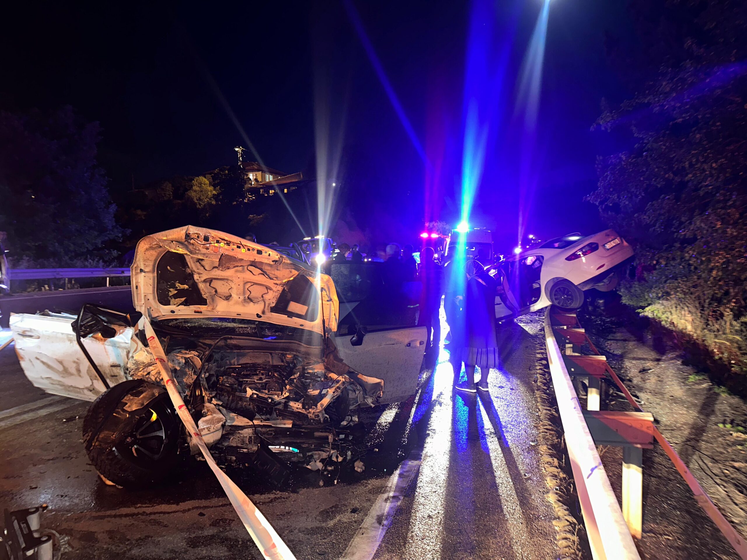 Burdur'un Bucak ilçesinde meydana gelen 4 araçlı zincirleme trafik kazasında