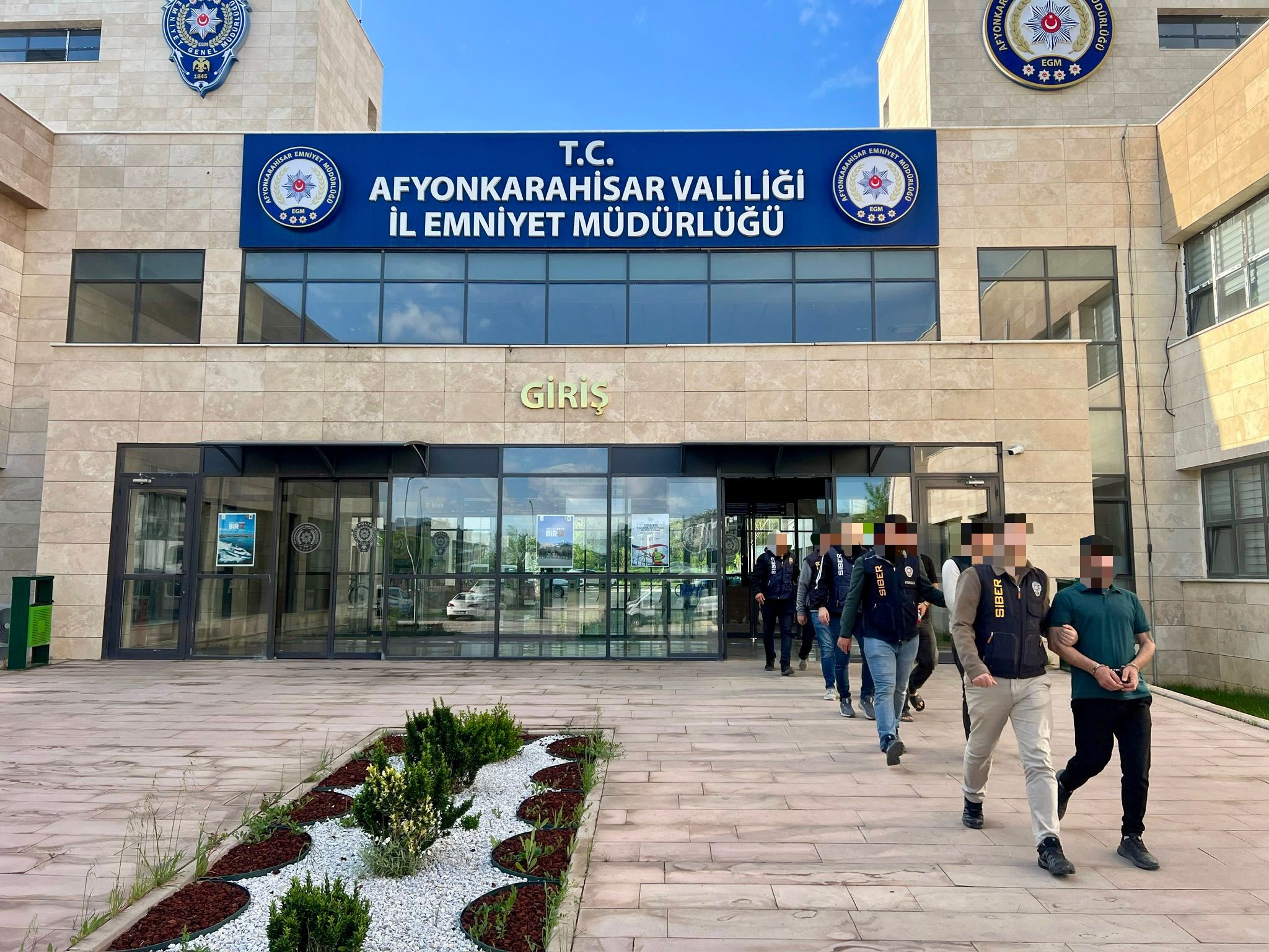 Afyonkarahisar İl Emniyet Müdürlüğü ekipleri, “Bilişim Sistemlerinin Kullanılması Suretiyle Nitelikli